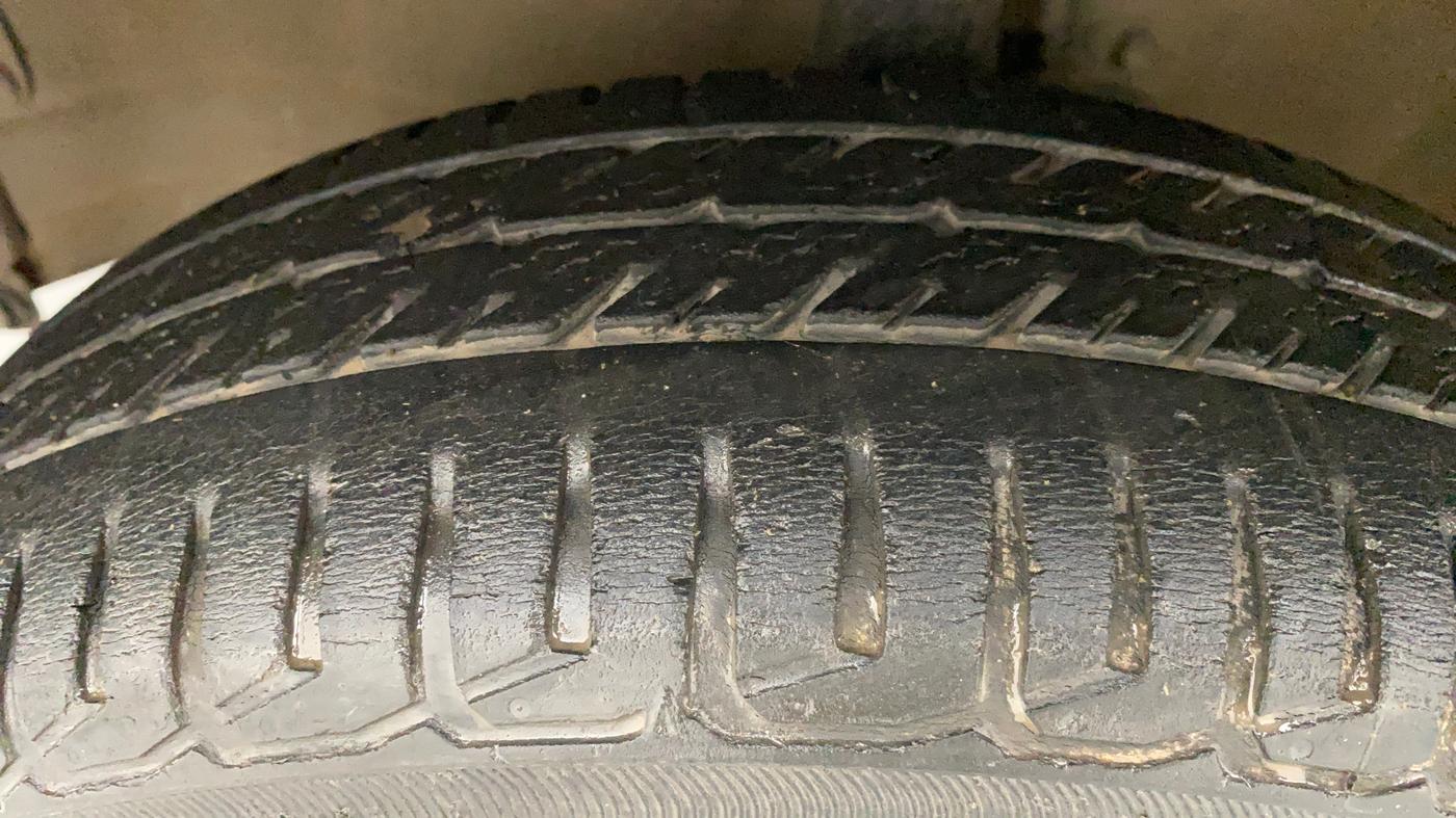 2011 Maruti Wagon R 1.0 VXI, Petrol, Manual, 53,178 km, Left Front Tyre Tread