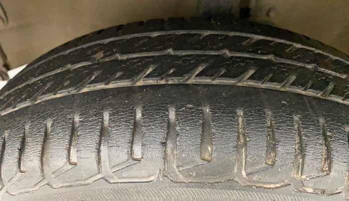 2011 Maruti Wagon R 1.0 VXI, Petrol, Manual, 53,178 km, Left Front Tyre Tread