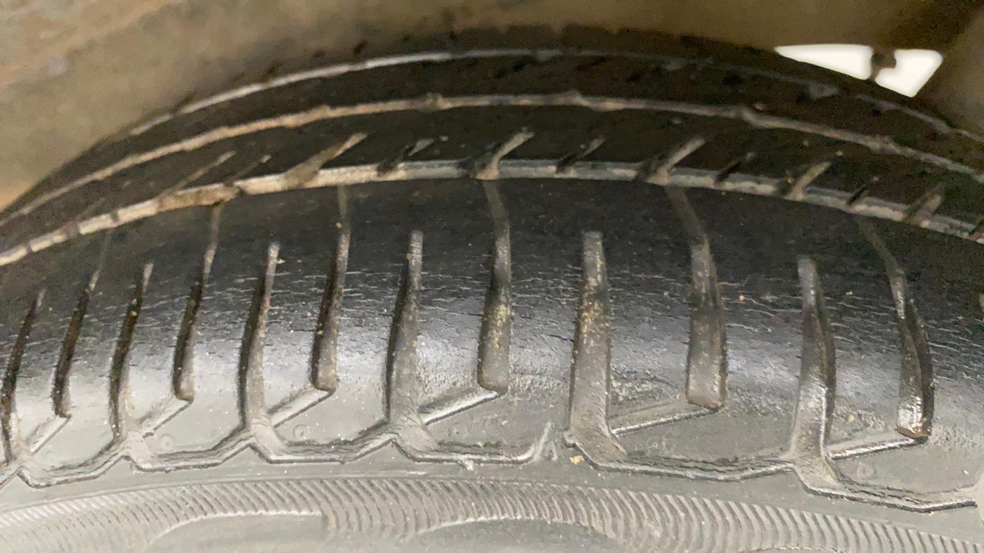 2011 Maruti Wagon R 1.0 VXI, Petrol, Manual, 53,178 km, Left Rear Tyre Tread