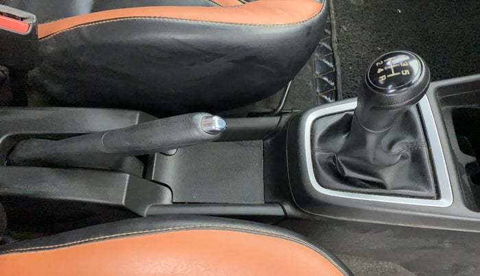 2018 Maruti Swift VXI, Petrol, Manual, 19,972 km, Gear Lever