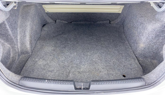 2014 Volkswagen Vento HIGHLINE 1.2 TSI AT, Petrol, Automatic, 76,696 km, Boot Inside