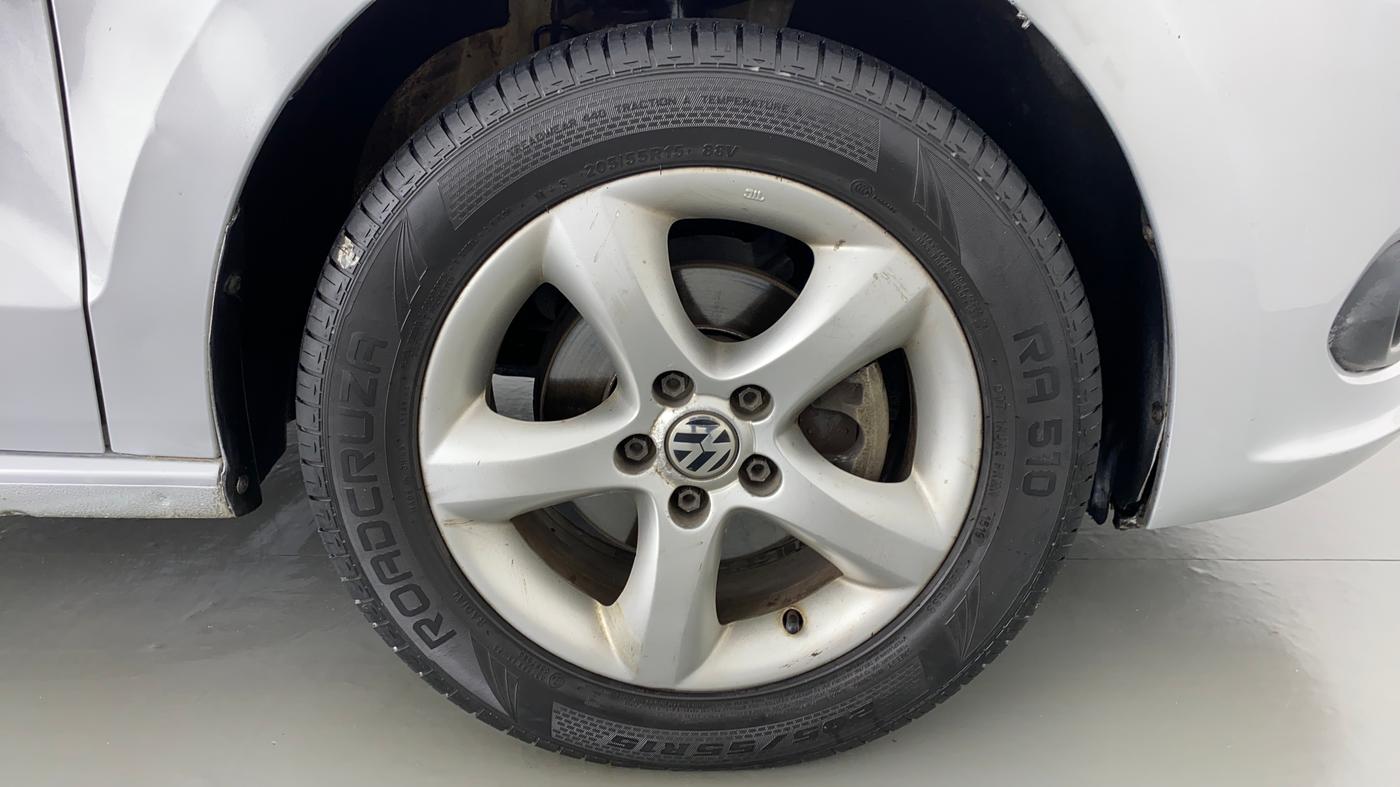 2014 Volkswagen Vento HIGHLINE 1.2 TSI AT, Petrol, Automatic, 76,696 km, Right Front Wheel