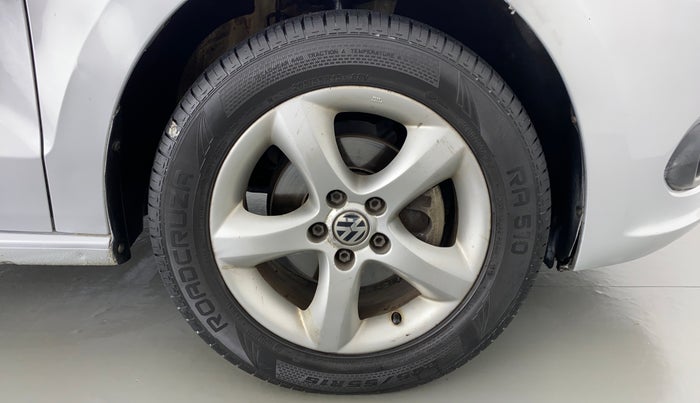 2014 Volkswagen Vento HIGHLINE 1.2 TSI AT, Petrol, Automatic, 76,696 km, Right Front Wheel