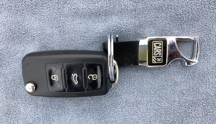 2014 Volkswagen Vento HIGHLINE 1.2 TSI AT, Petrol, Automatic, 76,696 km, Key Close Up