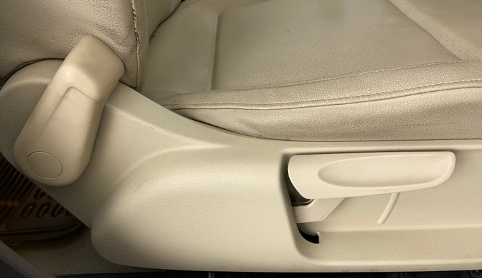 2014 Volkswagen Vento HIGHLINE 1.2 TSI AT, Petrol, Automatic, 76,696 km, Driver Side Adjustment Panel