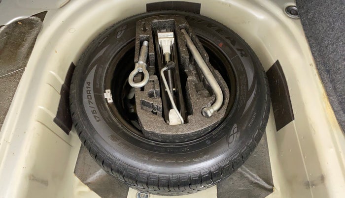 2014 Volkswagen Vento HIGHLINE 1.2 TSI AT, Petrol, Automatic, 76,696 km, Spare Tyre