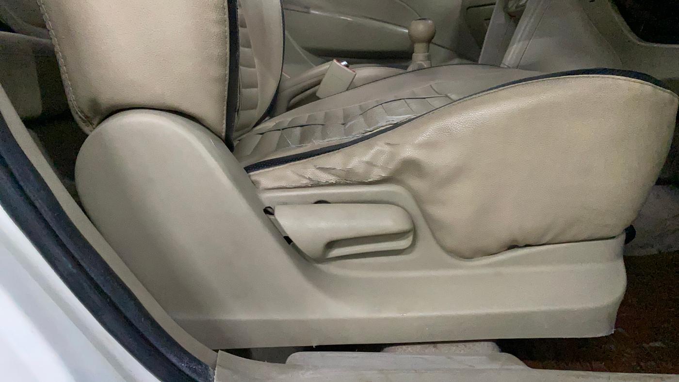 2014 Maruti Swift Dzire VXI, Petrol, Manual, 89,040 km, Driver Side Adjustment Panel