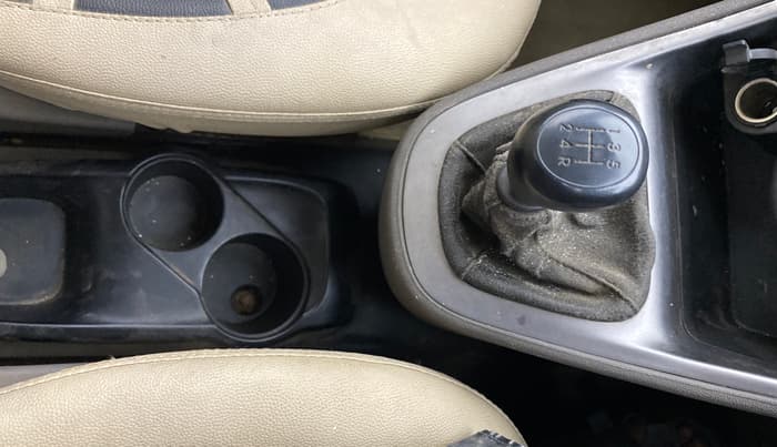 2013 Hyundai i10 MAGNA 1.1, Petrol, Manual, 1,19,480 km, Gear Lever