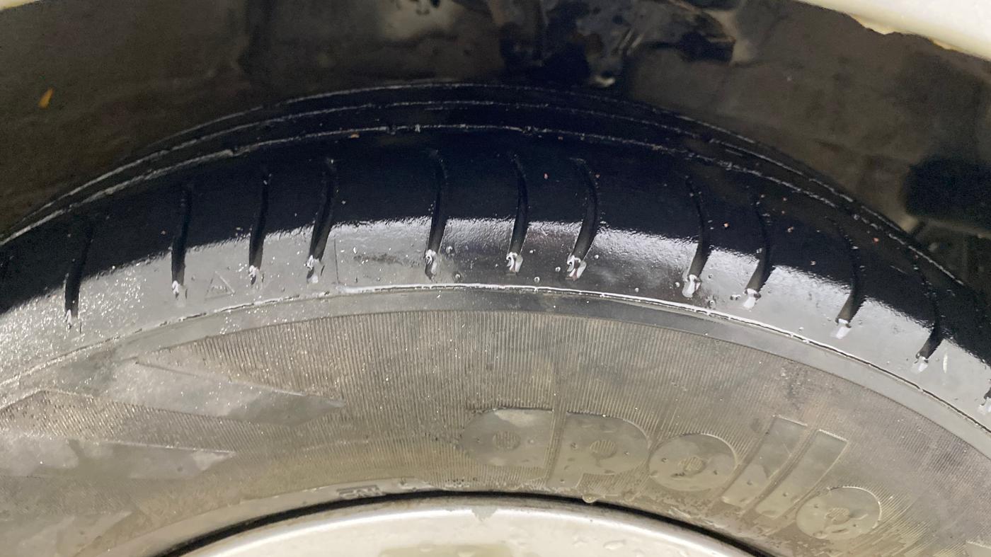 2013 Hyundai i10 MAGNA 1.1, Petrol, Manual, 1,19,480 km, Right Front Tyre Tread