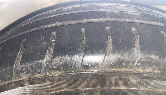 2015 Honda Amaze 1.2L I-VTEC E, Petrol, Manual, 55,169 km, Right Front Tyre Tread