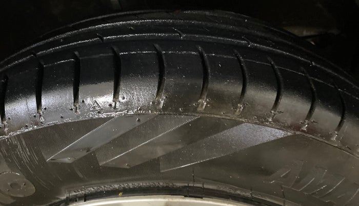 2020 Maruti Swift VXI, Petrol, Manual, 59,556 km, Right Front Tyre Tread