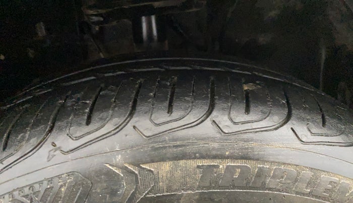 2022 Tata ALTROZ XZ PLUS PETROL DARK EDITION, Petrol, Manual, 49,704 km, Right Front Tyre Tread