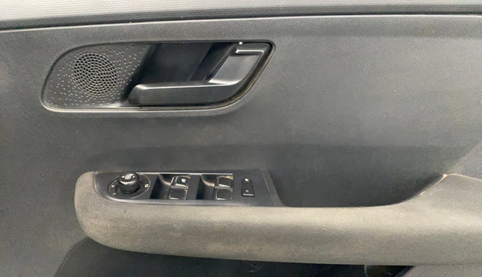 2022 Tata ALTROZ XZ PLUS PETROL DARK EDITION, Petrol, Manual, 49,704 km, Driver Side Door Panels Control