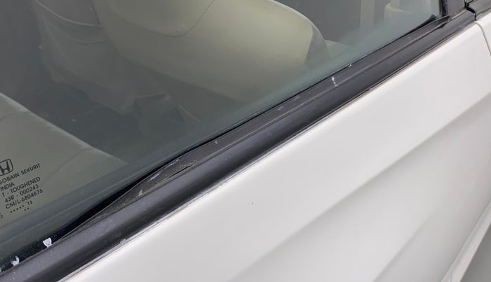 2013 Honda Amaze 1.2L I-VTEC VX, Petrol, Manual, 76,355 km, Right rear door - Weather strip has minor damage