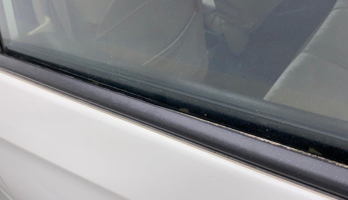 2013 Honda Amaze 1.2L I-VTEC VX, Petrol, Manual, 76,355 km, Rear left door - Weather strip has minor damage
