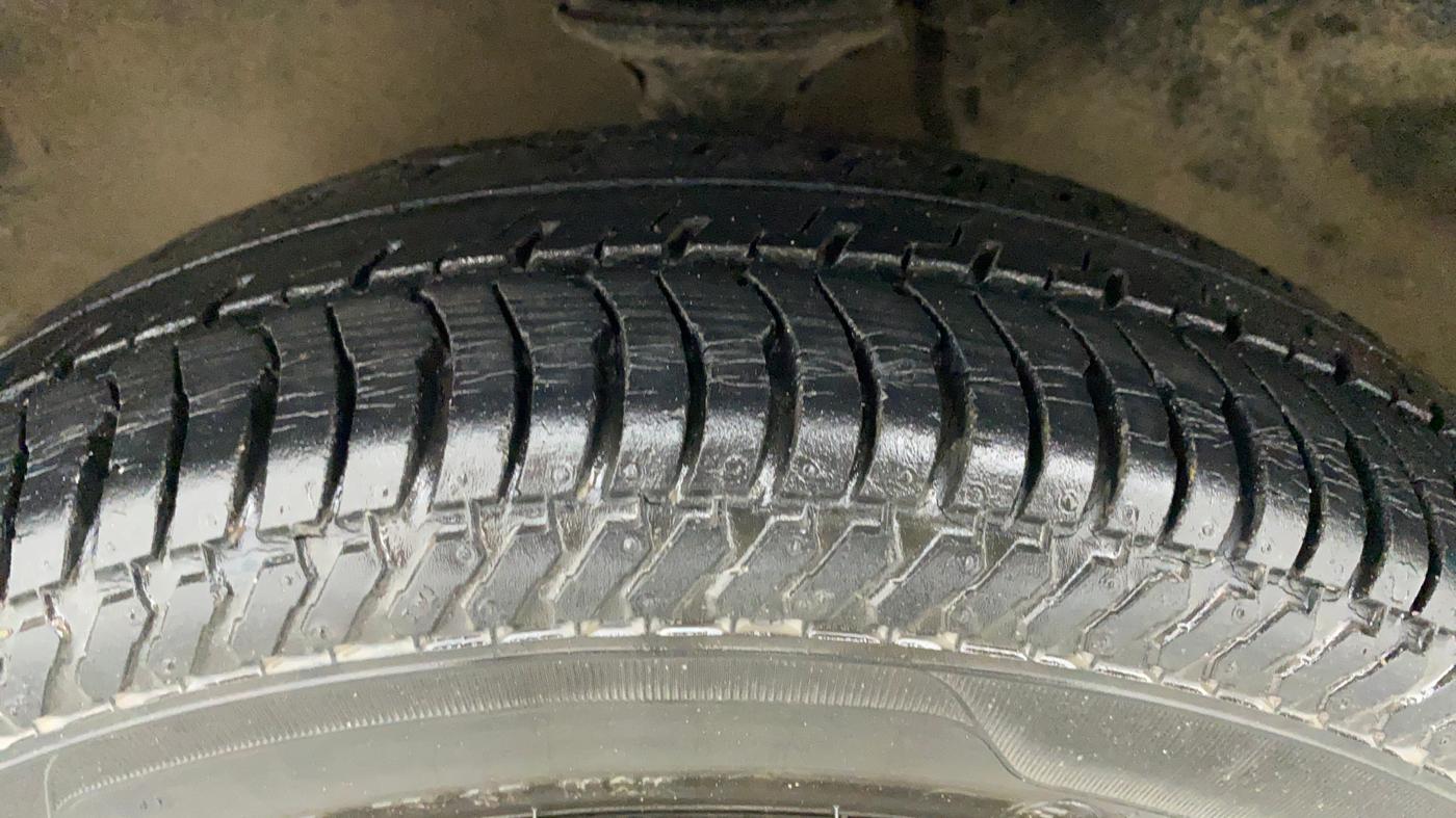 2016 Maruti Alto K10 VXI, Petrol, Manual, 24,863 km, Left Front Tyre Tread