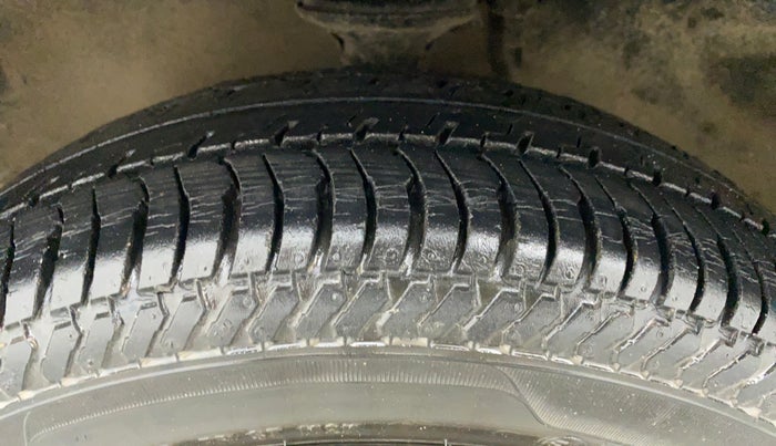2016 Maruti Alto K10 VXI, Petrol, Manual, 24,863 km, Left Front Tyre Tread