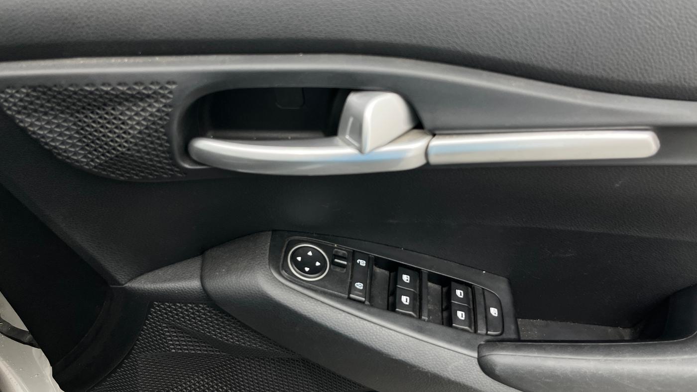 2022 KIA SELTOS HTK 1.5 PETROL, Petrol, Manual, 33,872 km, Driver Side Door Panels Control