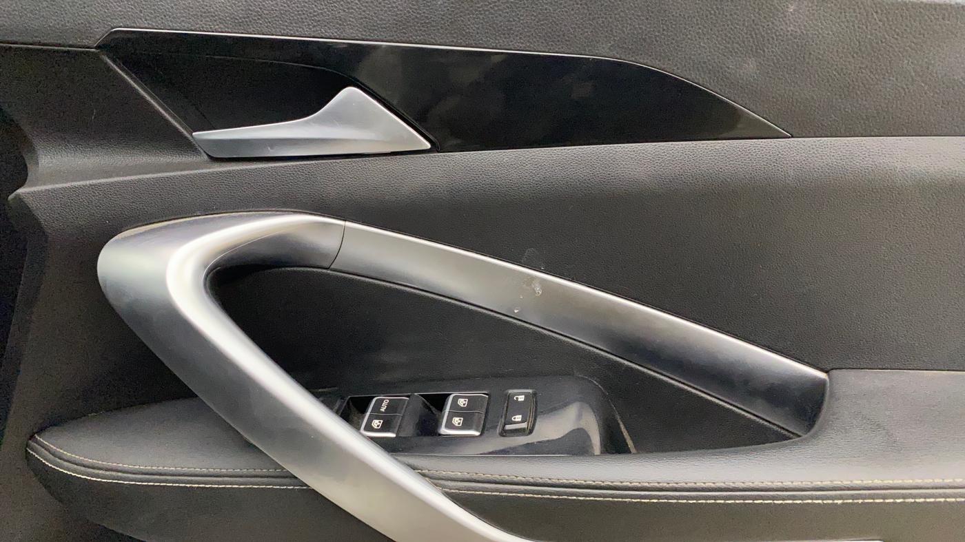 2020 MG HECTOR SHARP HYBRID 1.5 PETROL, Petrol, Manual, 70,953 km, Driver Side Door Panels Control
