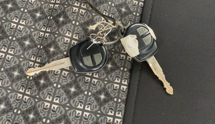 2016 Maruti Wagon R 1.0 VXI, Petrol, Manual, 1,08,656 km, Key Close Up