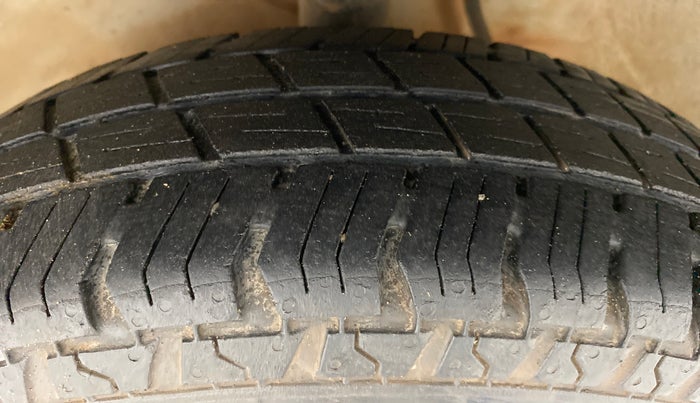 2010 Maruti Alto LXI, Petrol, Manual, 63,999 km, Left Front Tyre Tread