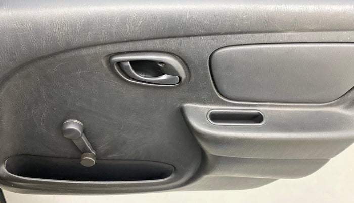 2010 Maruti Alto LXI, Petrol, Manual, 63,999 km, Driver Side Door Panels Control
