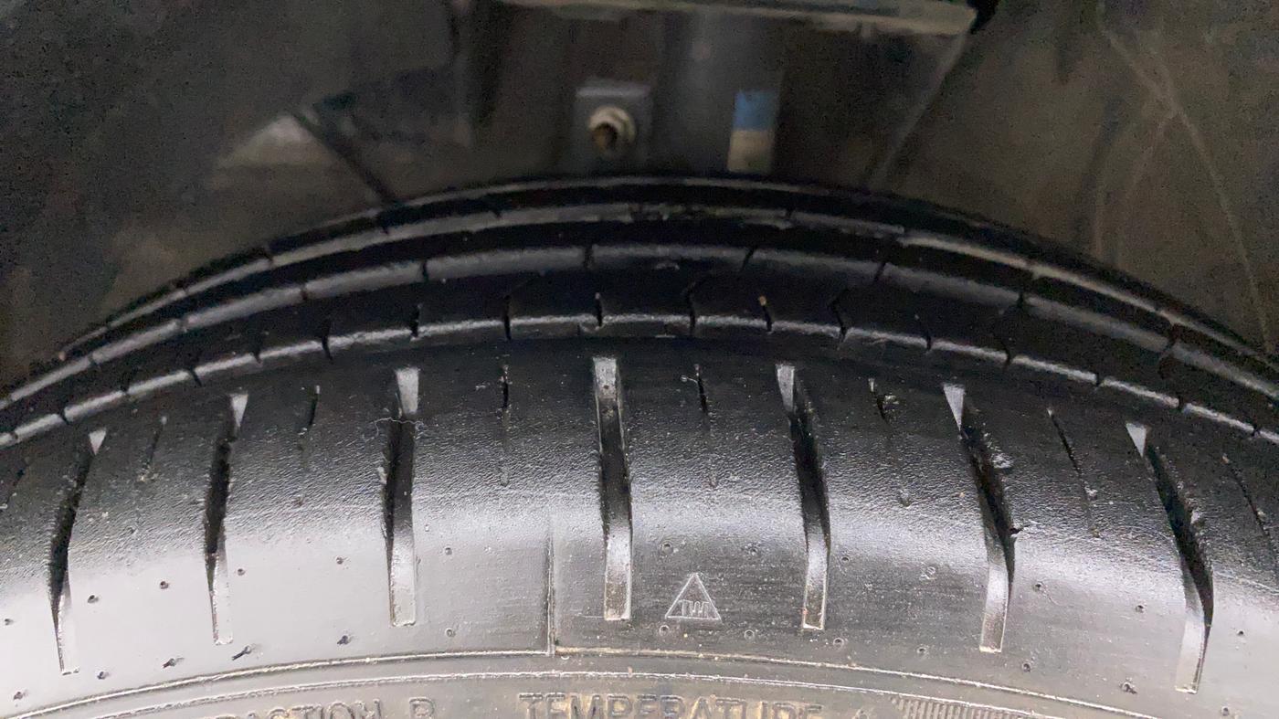 2022 Toyota Glanza V AMT, Petrol, Automatic, 12,089 km, Left Front Tyre Tread