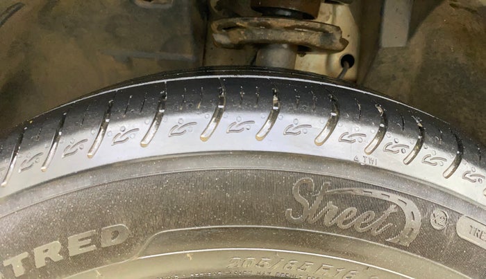 2023 Tata PUNCH ACCOMPLISHED DAZZLE SUNROOF CNG MT, CNG, Manual, 90,529 km, Left Front Tyre Tread