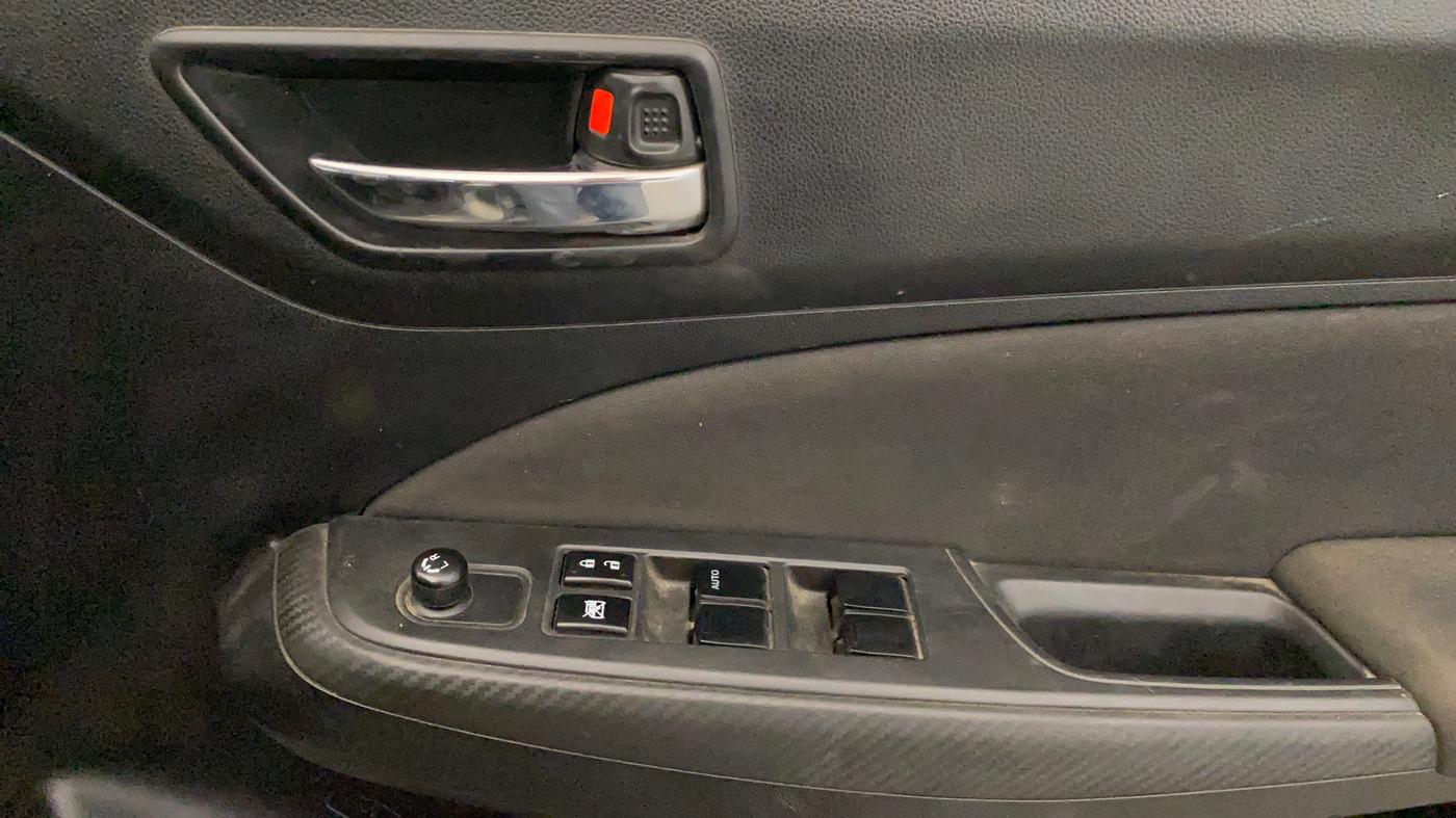 2023 Maruti Swift VXI, Petrol, Manual, 38,329 km, Driver Side Door Panels Control