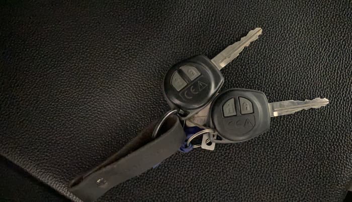 2023 Maruti Swift VXI, Petrol, Manual, 38,329 km, Key Close Up