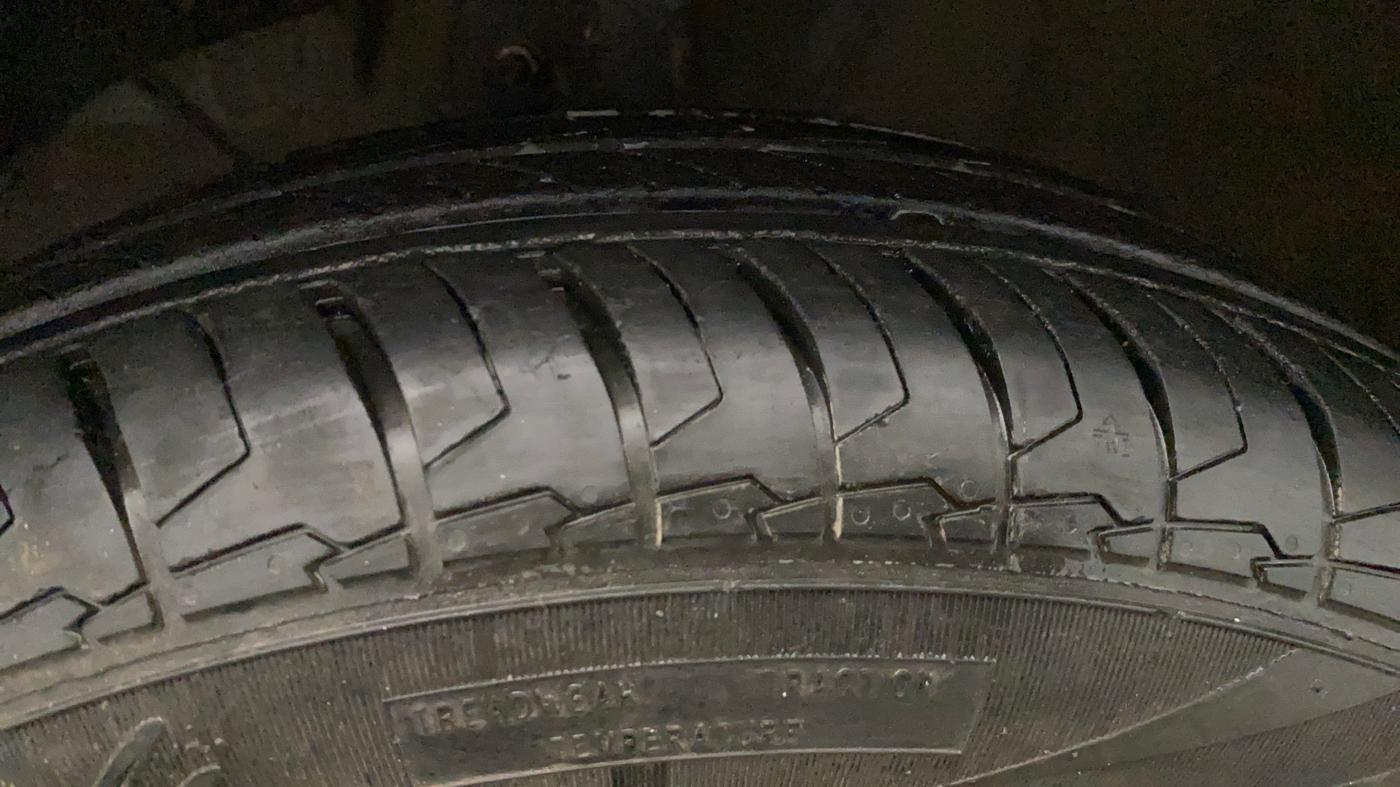 2023 Maruti Swift VXI, Petrol, Manual, 38,329 km, Left Front Tyre Tread