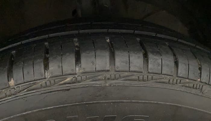 2023 Maruti Swift VXI, Petrol, Manual, 38,329 km, Right Front Tyre Tread
