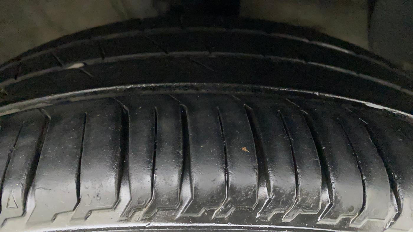 2021 Hyundai GRAND I10 NIOS SPORTZ 1.2 KAPPA VTVT, Petrol, Manual, 22,222 km, Right Front Tyre Tread