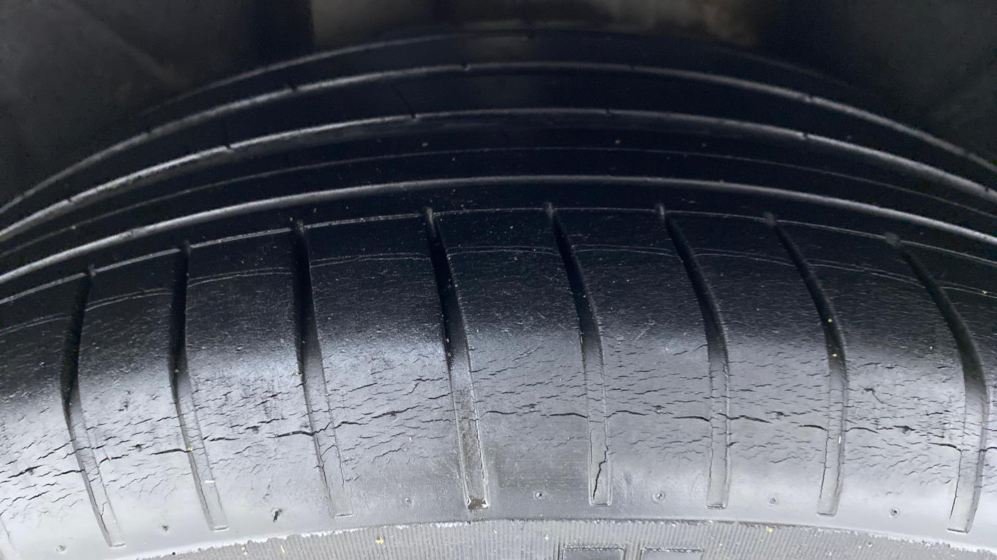 2016 Skoda Superb 1.8 TSI STYLE AT, Petrol, Automatic, 16,479 km, Right Rear Tyre Tread