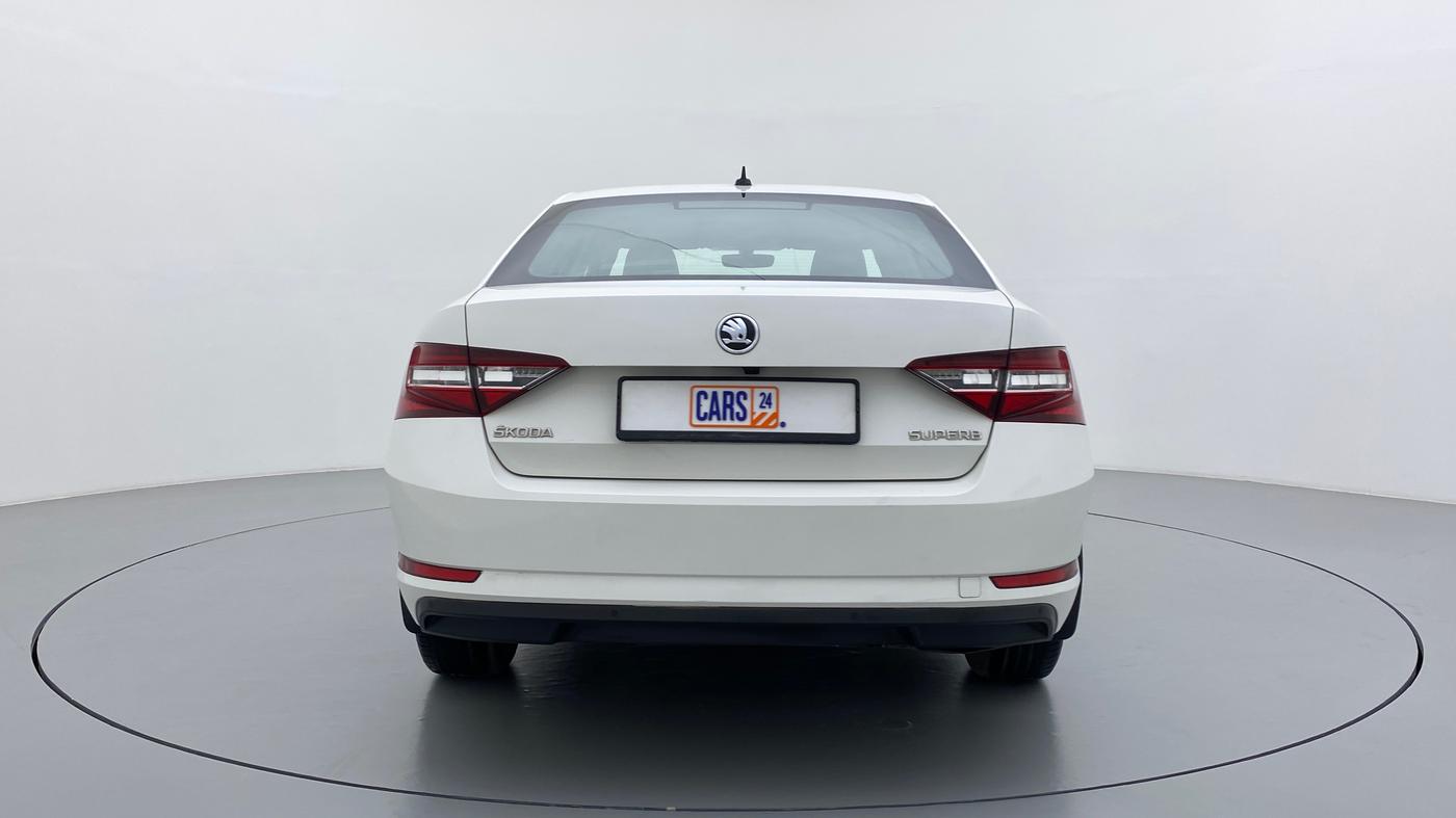 2016 Skoda Superb 1.8 TSI STYLE AT, Petrol, Automatic, 16,479 km, Back/Rear