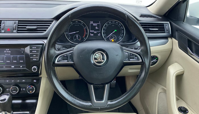 2016 Skoda Superb 1.8 TSI STYLE AT, Petrol, Automatic, 16,479 km, Steering Wheel Close Up