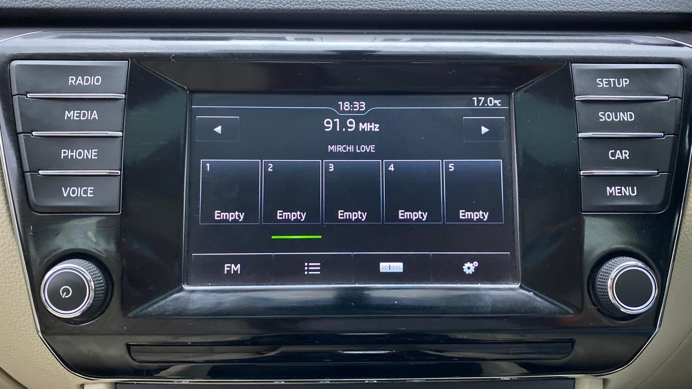 2016 Skoda Superb 1.8 TSI STYLE AT, Petrol, Automatic, 16,479 km, Infotainment System