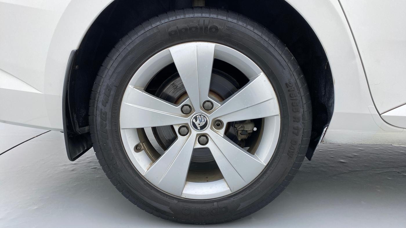 2016 Skoda Superb 1.8 TSI STYLE AT, Petrol, Automatic, 16,479 km, Right Rear Wheel