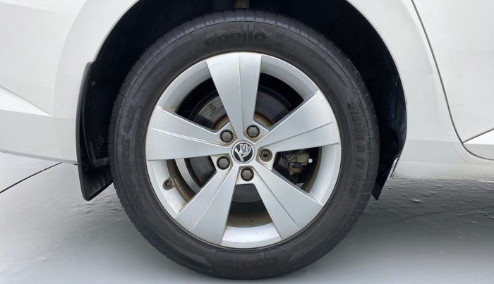 2016 Skoda Superb 1.8 TSI STYLE AT, Petrol, Automatic, 16,479 km, Right Rear Wheel