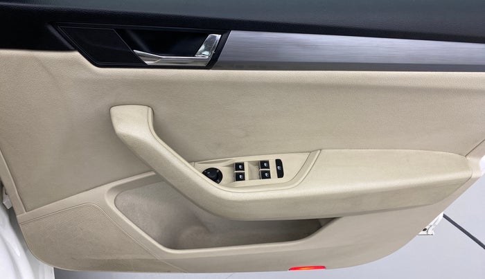 2016 Skoda Superb 1.8 TSI STYLE AT, Petrol, Automatic, 16,479 km, Driver Side Door Panels Control