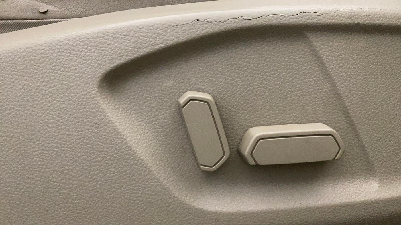 2018 Ford Endeavour TITANIUM 3.2 4X4 AT, Diesel, Automatic, 88,737 km, Driver Side Adjustment Panel