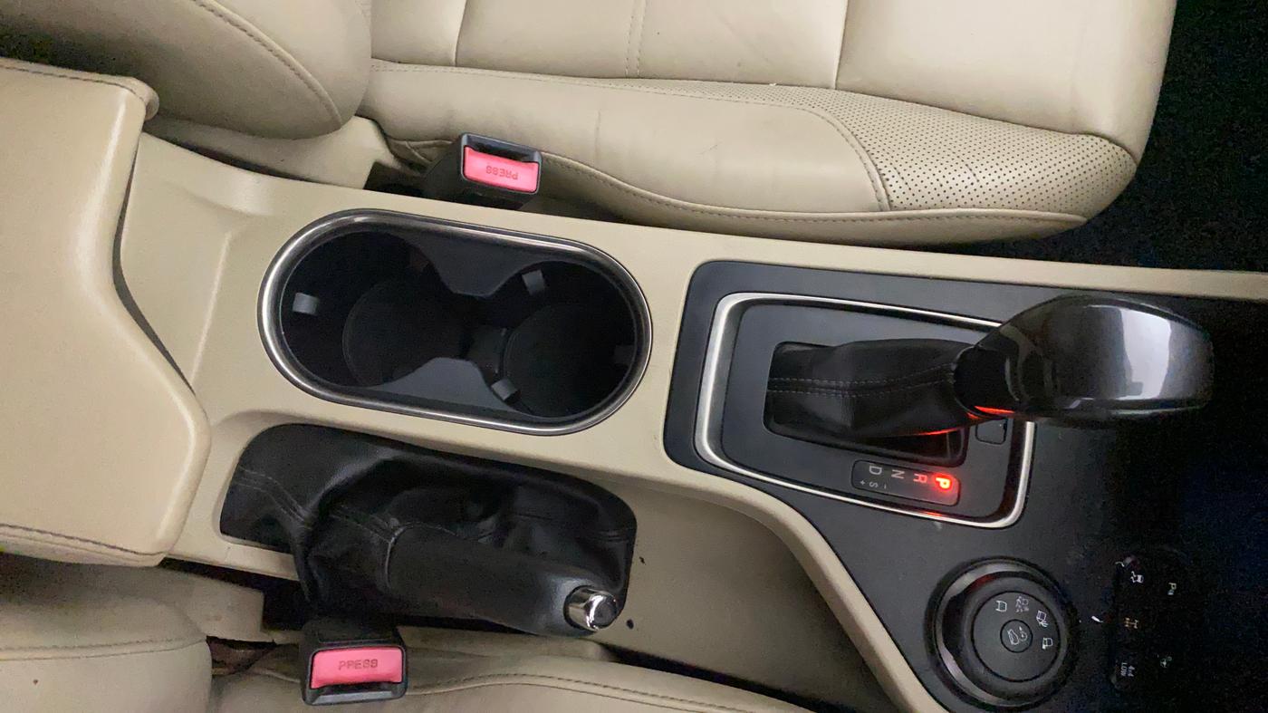 2018 Ford Endeavour TITANIUM 3.2 4X4 AT, Diesel, Automatic, 88,737 km, Gear Lever