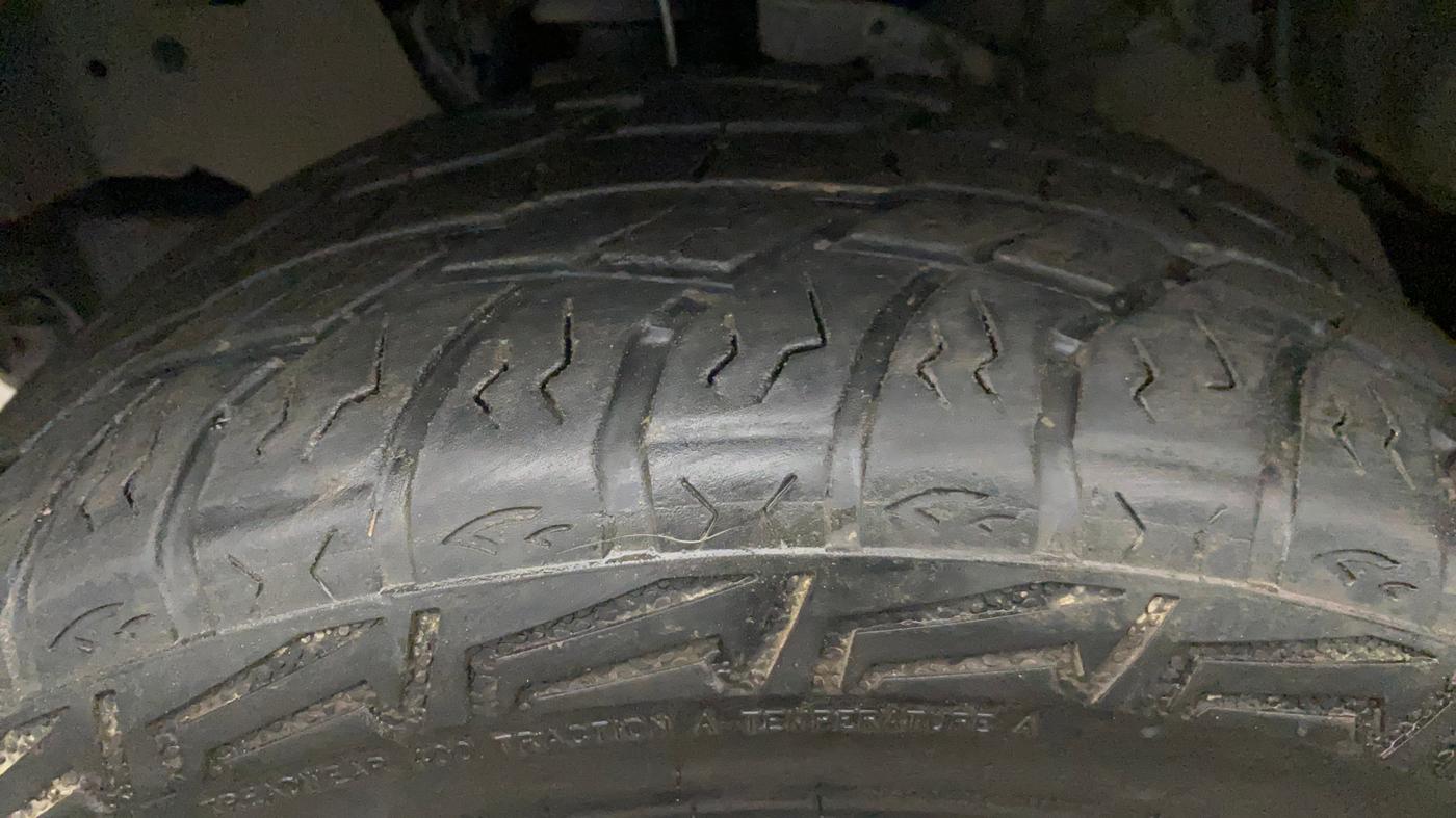 2018 Ford Endeavour TITANIUM 3.2 4X4 AT, Diesel, Automatic, 88,737 km, Left Front Tyre Tread