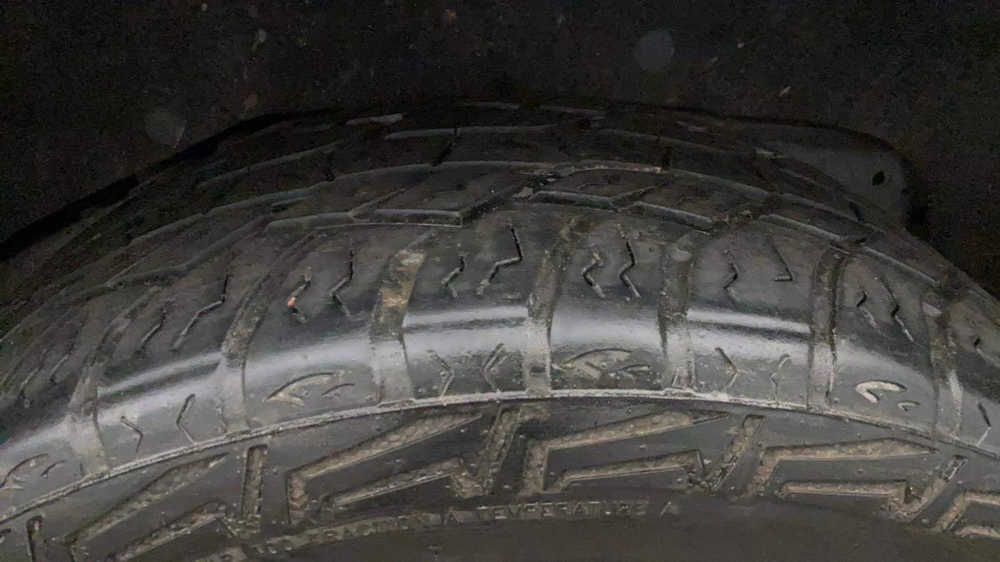 2018 Ford Endeavour TITANIUM 3.2 4X4 AT, Diesel, Automatic, 88,737 km, Left Rear Tyre Tread