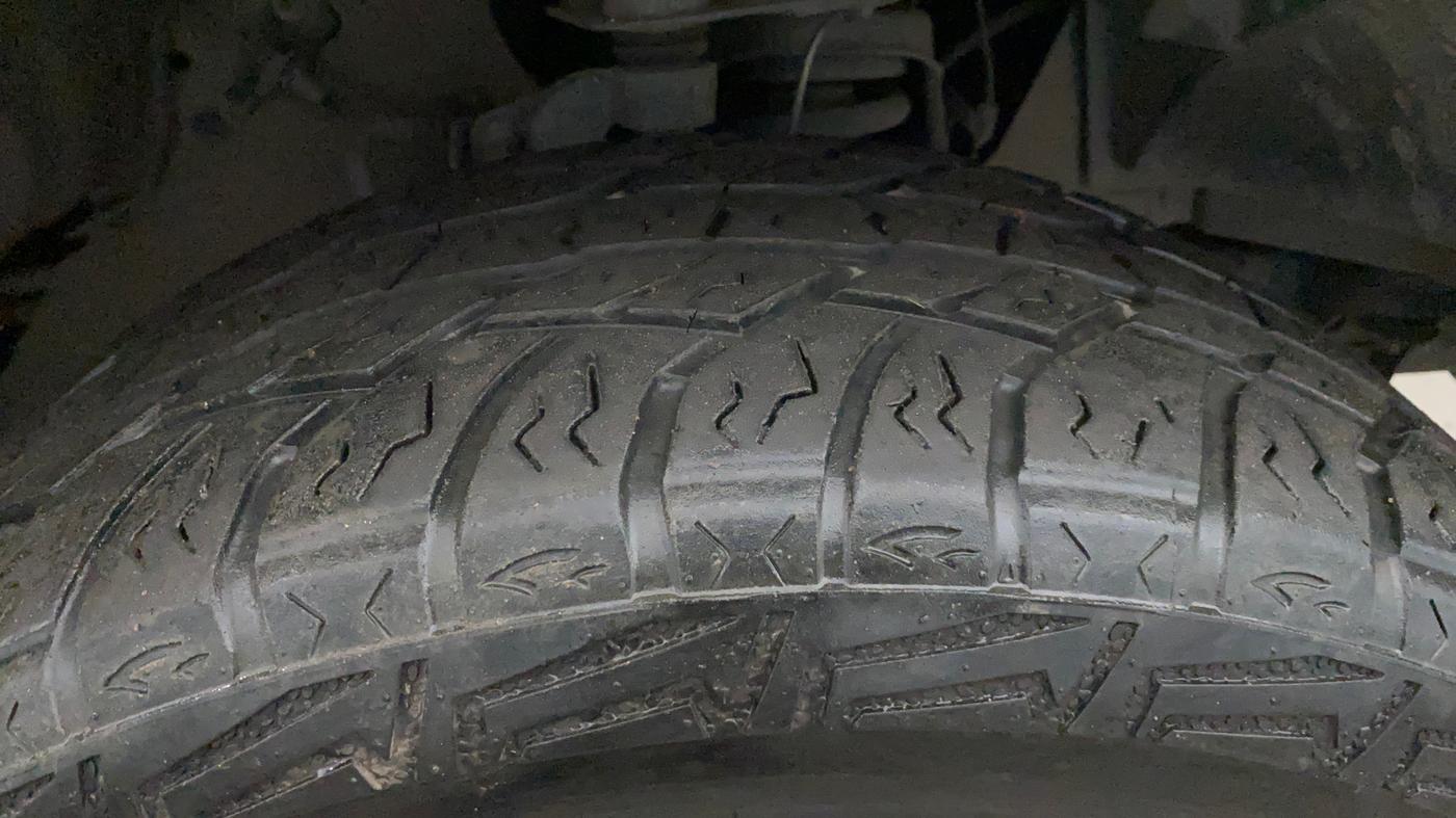 2018 Ford Endeavour TITANIUM 3.2 4X4 AT, Diesel, Automatic, 88,737 km, Right Front Tyre Tread