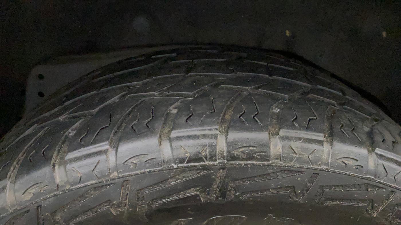 2018 Ford Endeavour TITANIUM 3.2 4X4 AT, Diesel, Automatic, 88,737 km, Right Rear Tyre Tread