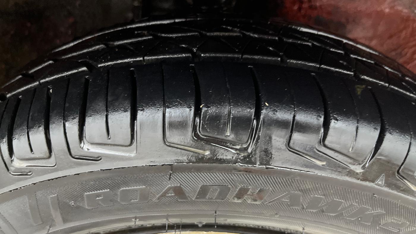 2014 Maruti Alto 800 LXI, Petrol, Manual, 1,00,788 km, Right Front Tyre Tread