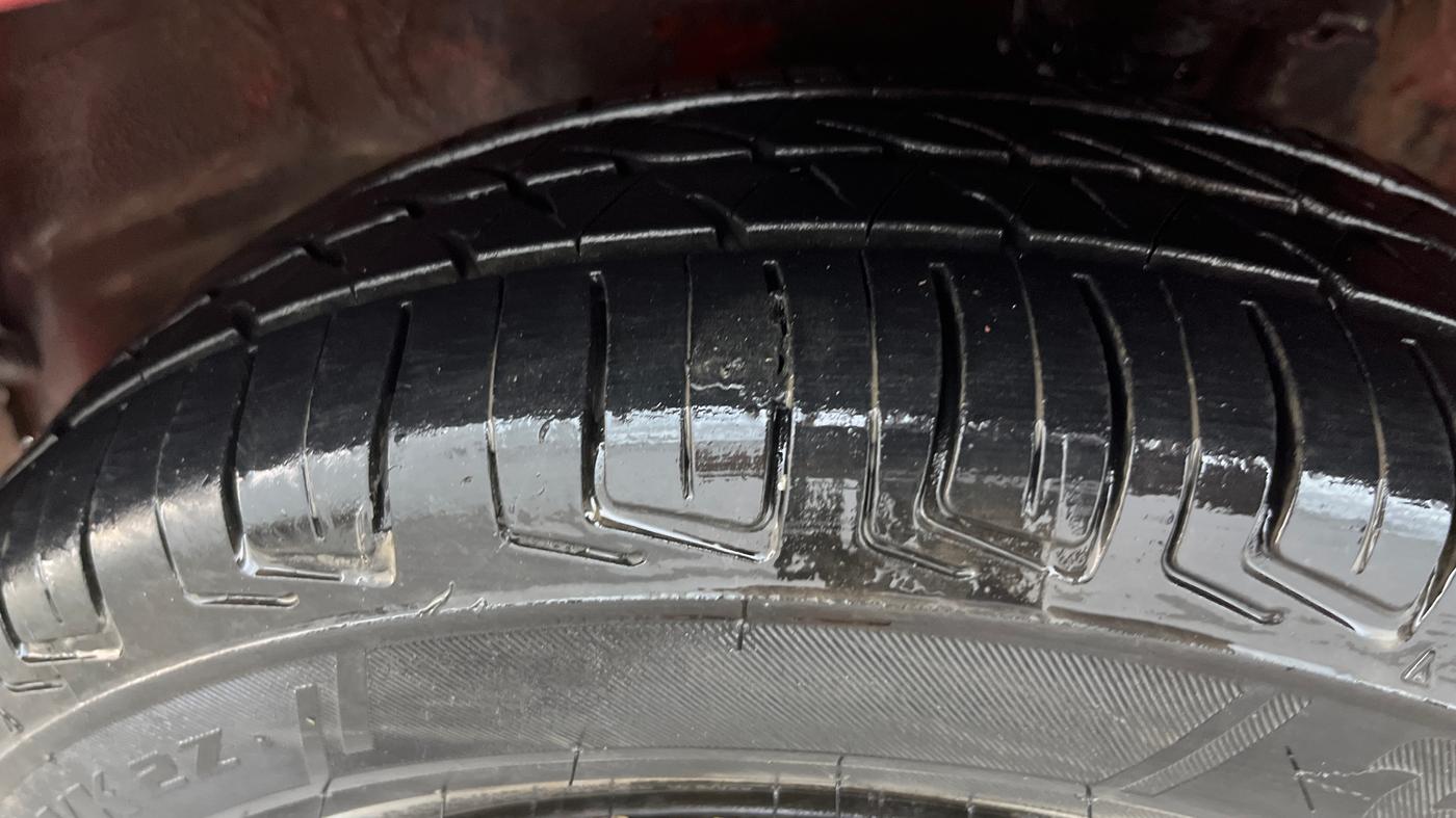 2014 Maruti Alto 800 LXI, Petrol, Manual, 1,00,788 km, Left Front Tyre Tread