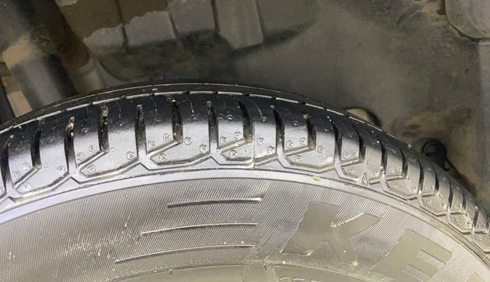 2018 Maruti Swift VXI AMT, Petrol, Automatic, 1,08,777 km, Right Rear Tyre Tread