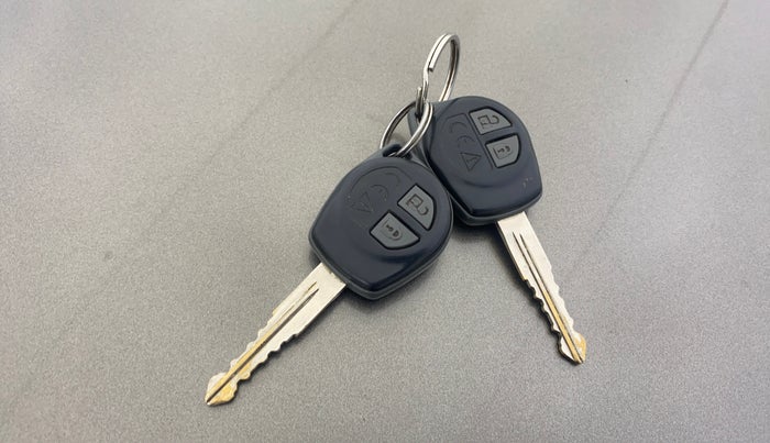 2018 Maruti Swift VXI AMT, Petrol, Automatic, 1,08,777 km, Key Close Up